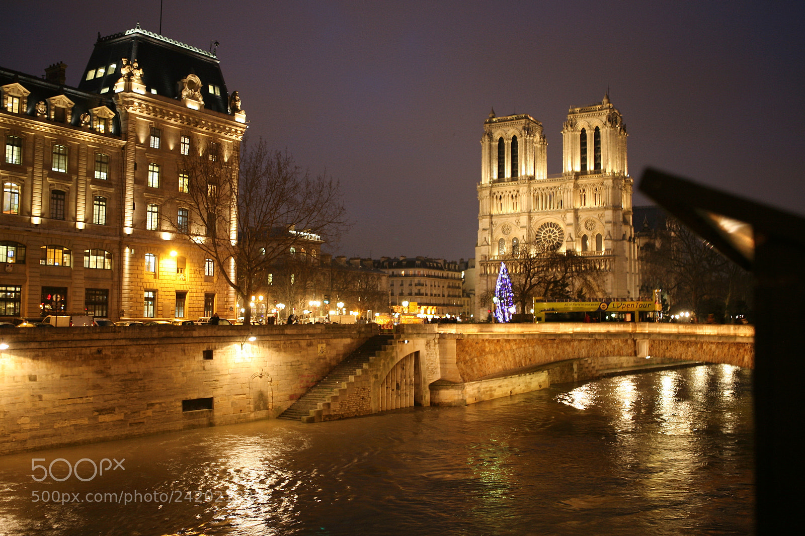 Canon EOS 5D sample photo. Nuit notre dame photography