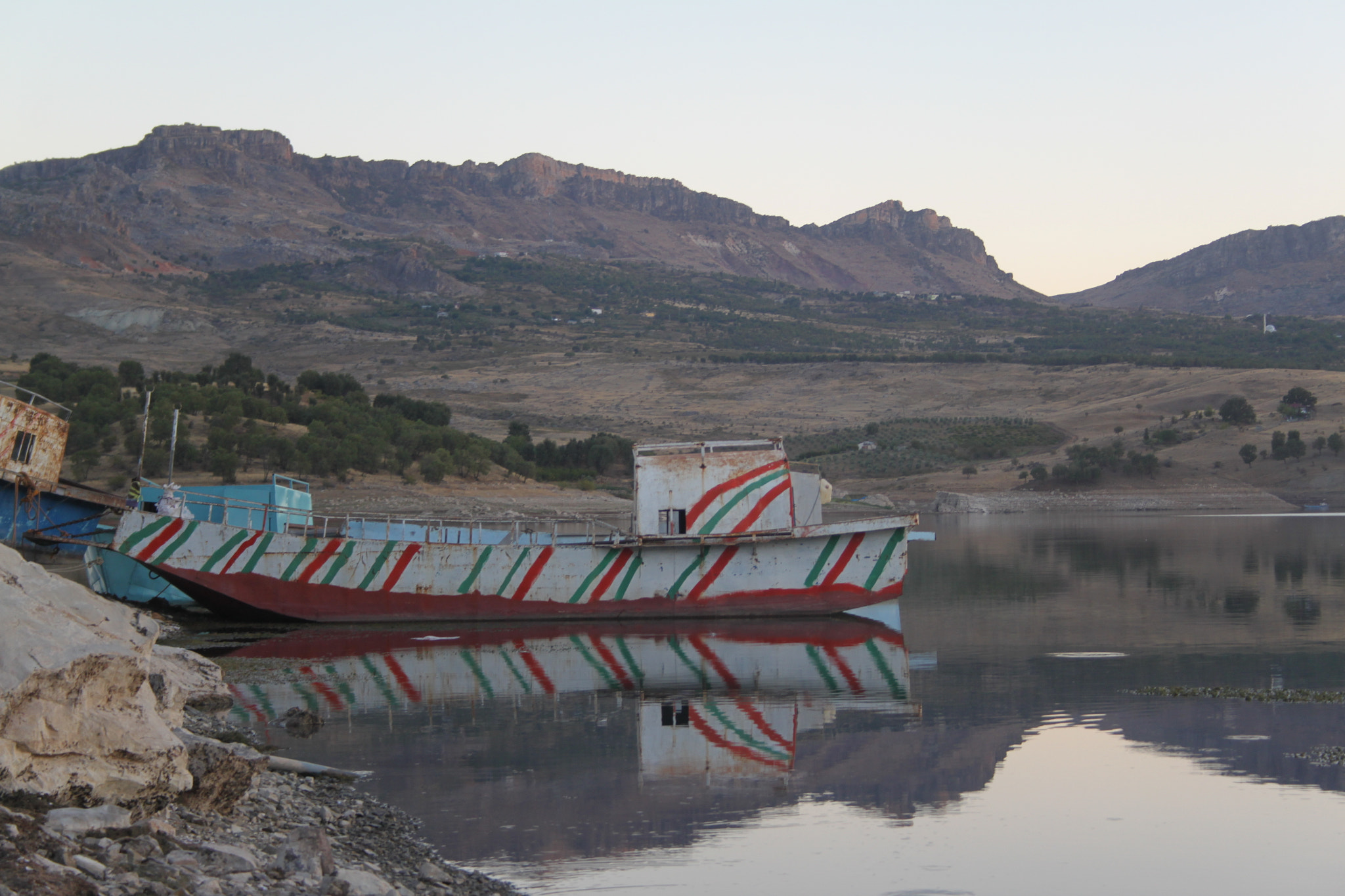 Canon EF-S 18-55mm F3.5-5.6 II sample photo. Orda bir köy var ! photography