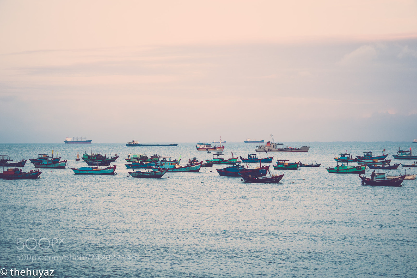 Canon EOS 750D (EOS Rebel T6i / EOS Kiss X8i) sample photo. Dawn on the sea photography