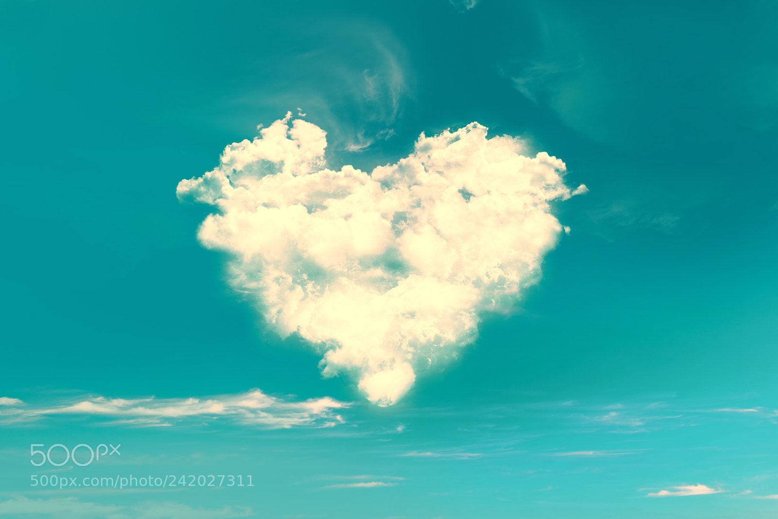 Nikon D90 sample photo. Clouds in the shape photography