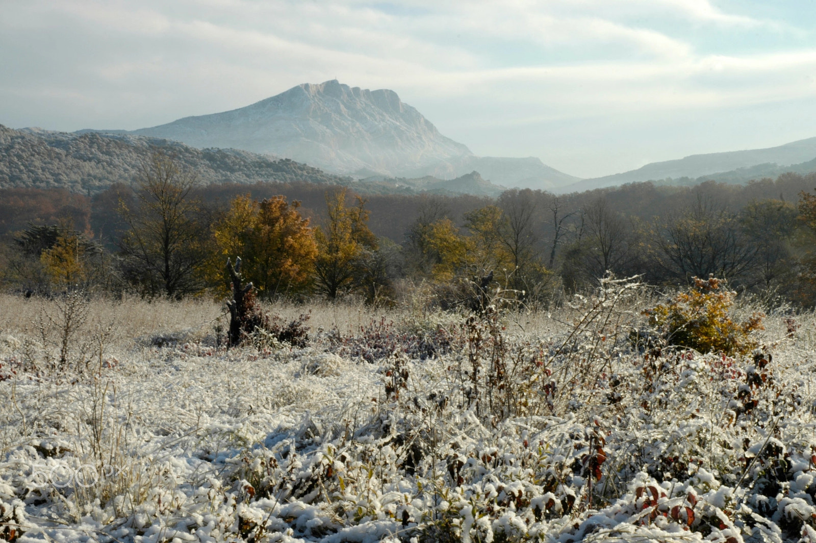 Nikon D70s + Nikon AF-S DX Nikkor 18-70mm F3.5-4.5G ED-IF sample photo. Montagne sainte-victoire sous la neige photography