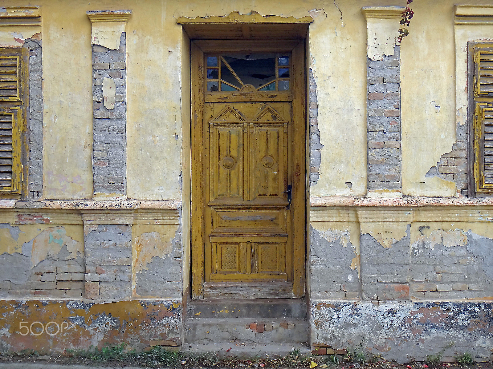 Sony Cyber-shot DSC-TX10 sample photo. Entrance to old house photography