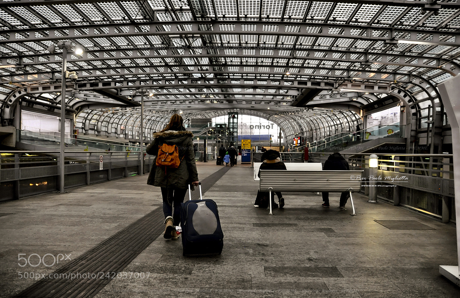 Nikon D90 sample photo. Arrivals or departures arrivi photography