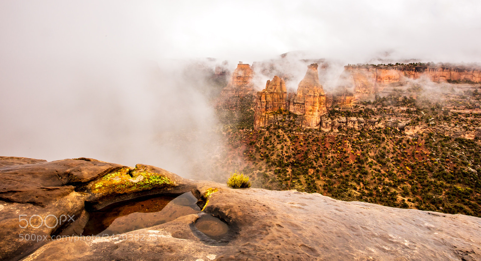 Canon EOS 5DS R sample photo. Fog in monument photography