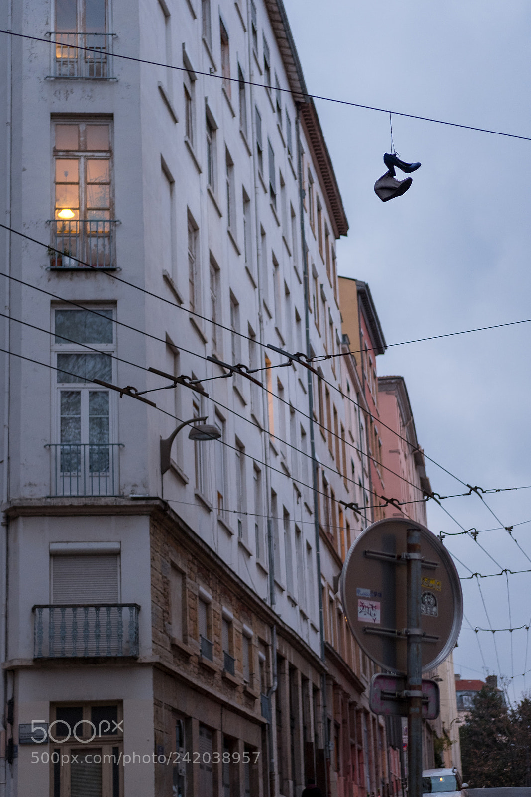Fujifilm X-Pro2 sample photo. Shoes in the air photography