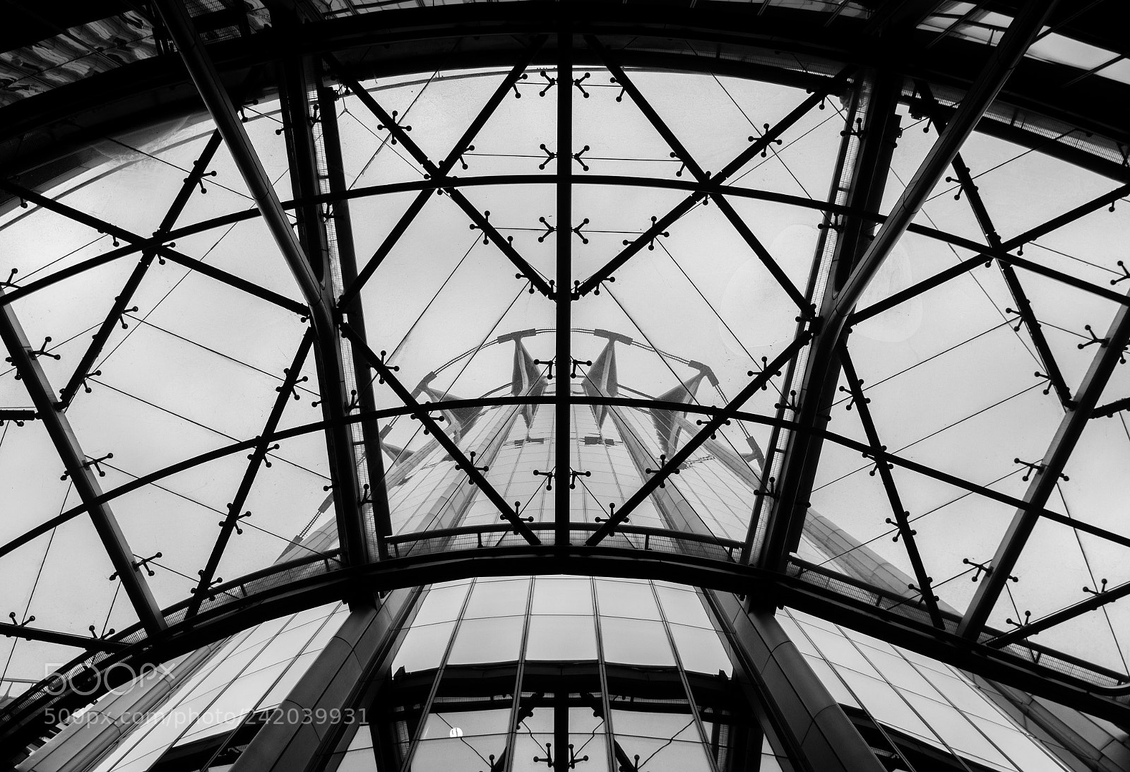 Canon EOS 650D (EOS Rebel T4i / EOS Kiss X6i) sample photo. The symmetry above black photography