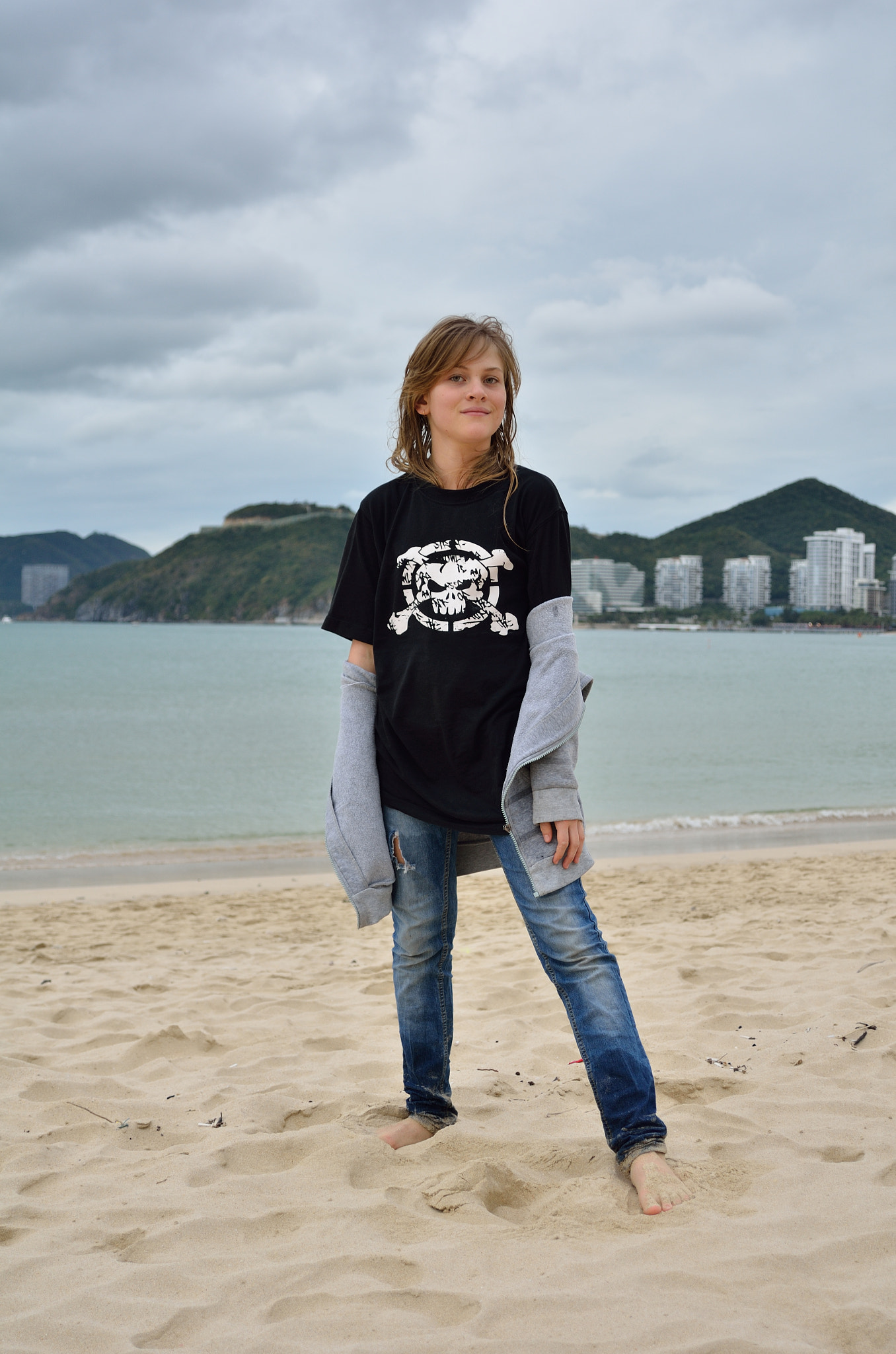 AF Zoom-Nikkor 28-105mm f/3.5-4.5D IF sample photo. On the beach of dadonghai photography