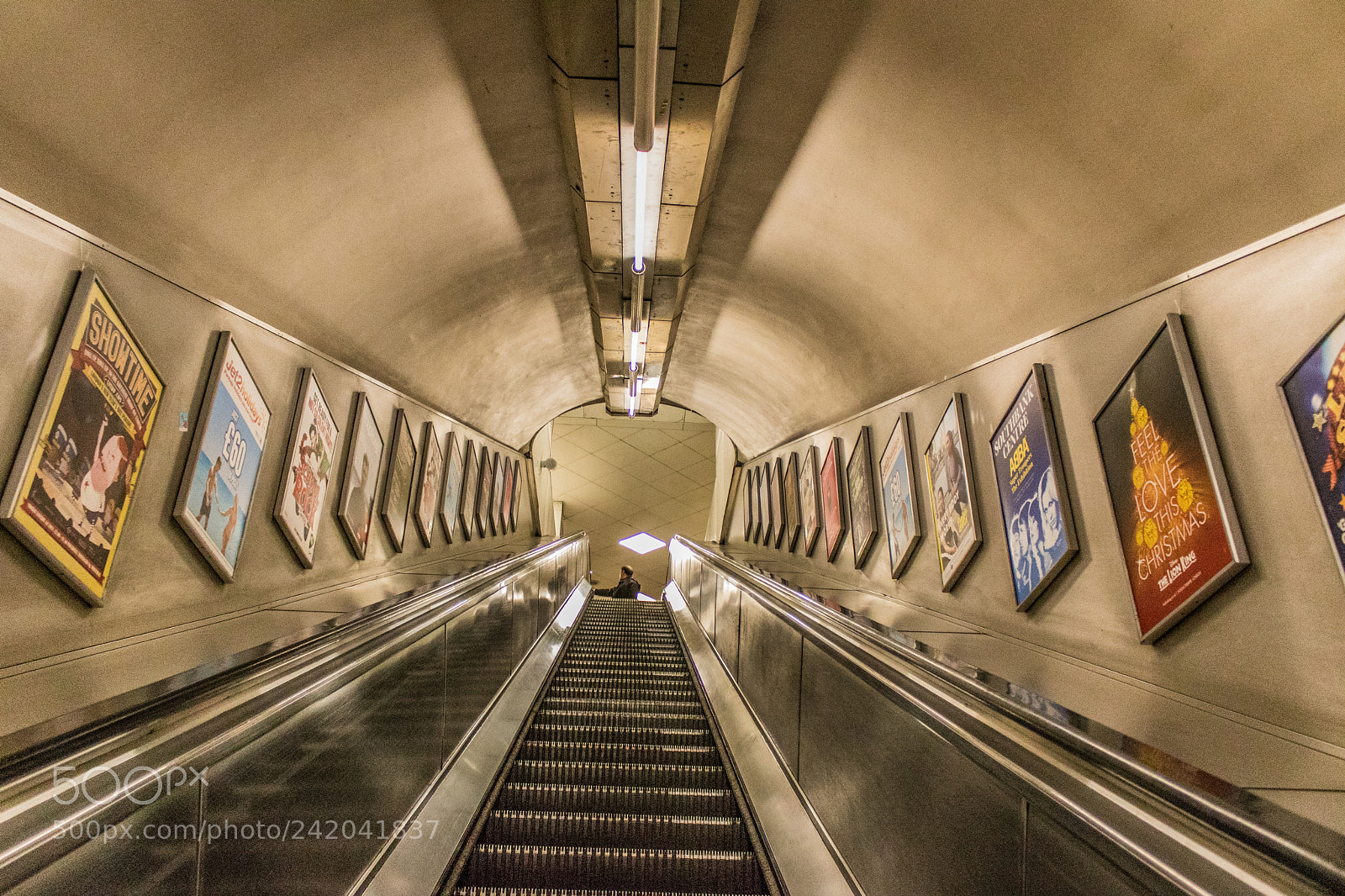 Canon EOS 750D (EOS Rebel T6i / EOS Kiss X8i) sample photo. Retro style metro advertisement. photography
