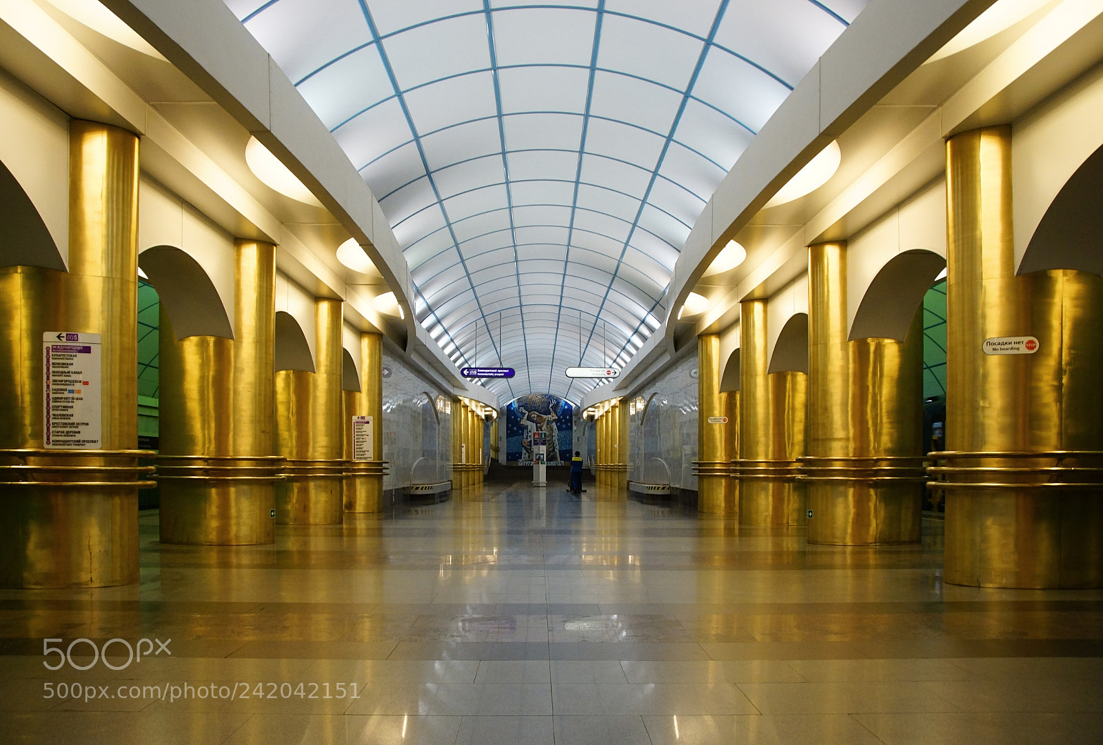 Sony SLT-A77 sample photo. Metro station platform mezhdunarodnaya photography