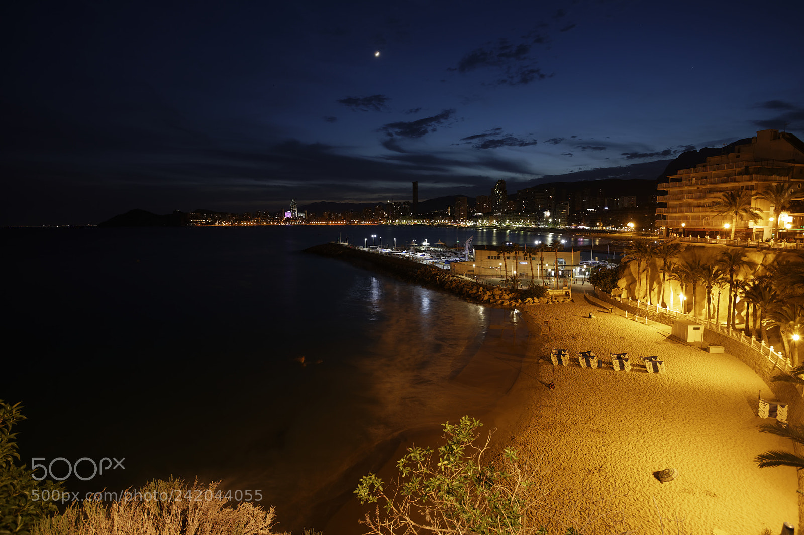 Canon EOS 6D + Canon EF 17-40mm F4L USM sample photo. Playa de benidorm photography