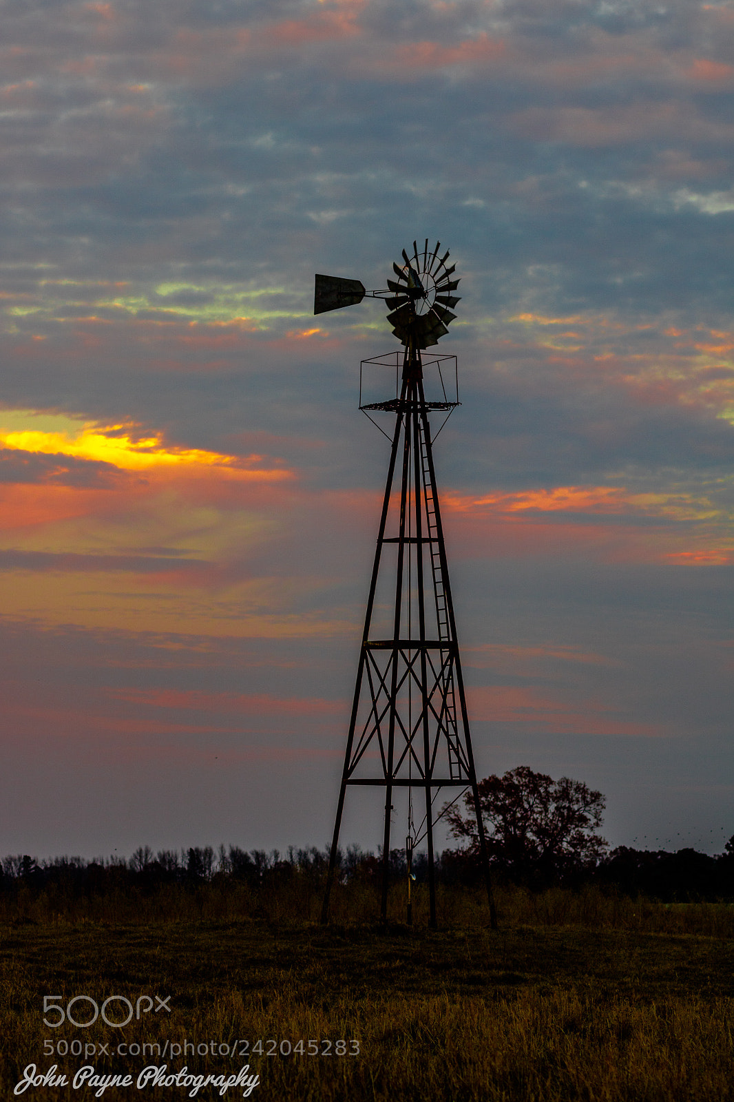 Canon EOS 750D (EOS Rebel T6i / EOS Kiss X8i) sample photo. Lone windmill photography