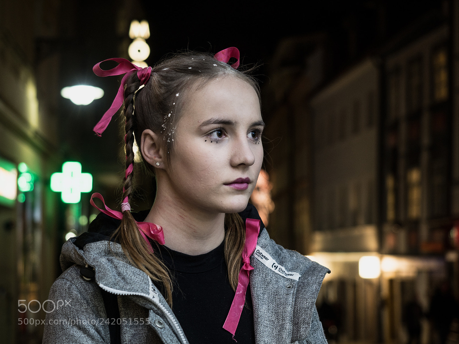 Olympus OM-D E-M1 Mark II sample photo. Girl on the street photography