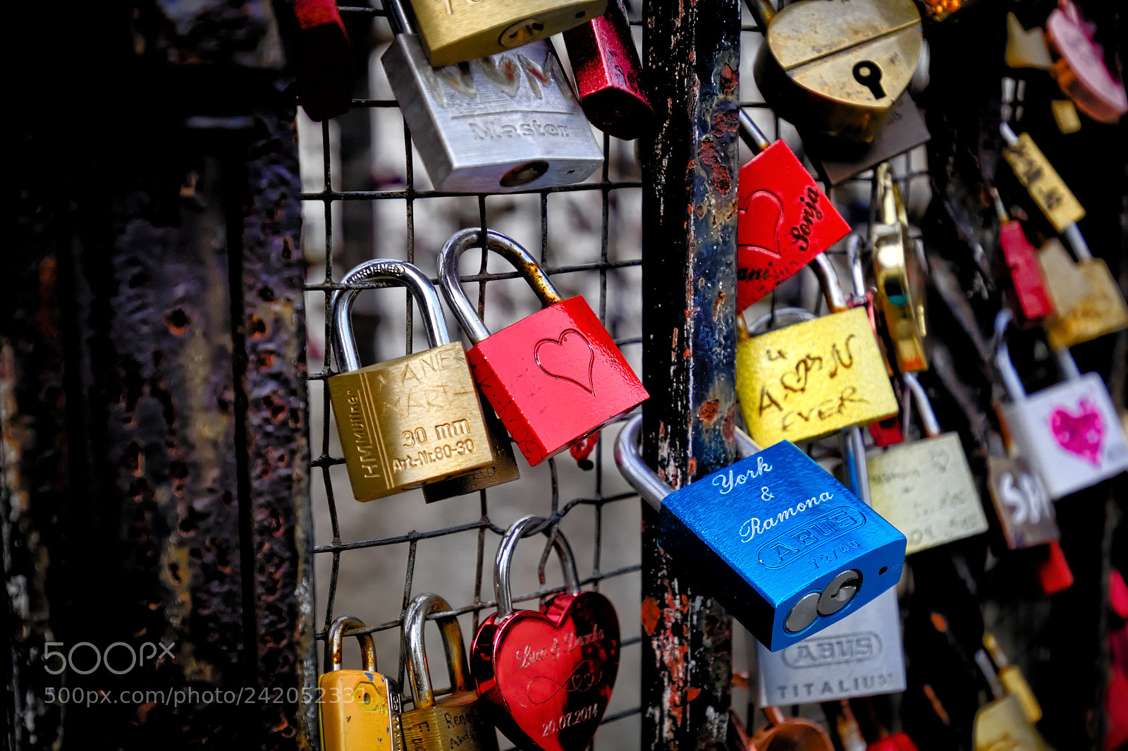 Canon EOS 60D sample photo. Locks photography