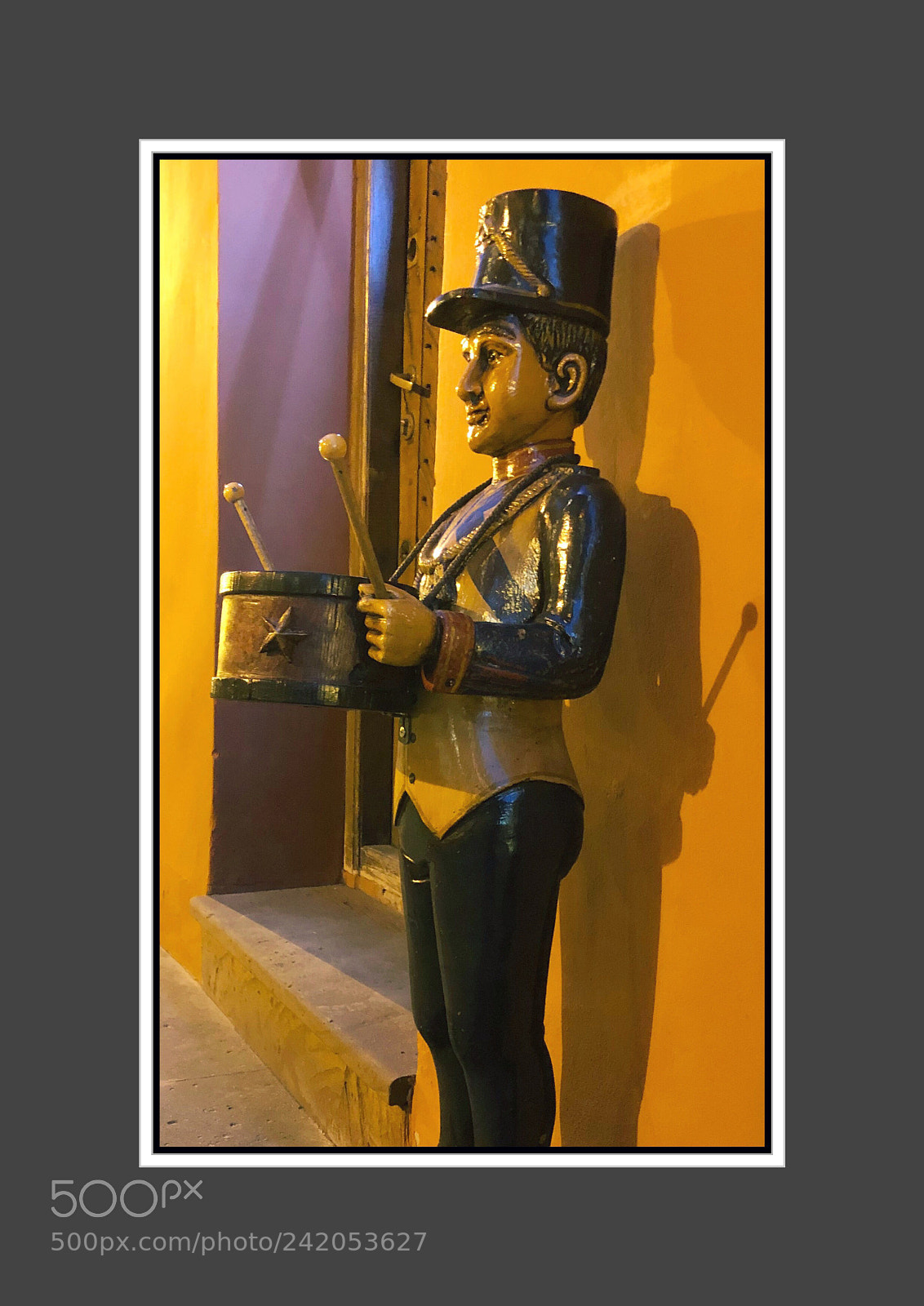Apple iPhone X sample photo. Die blechtrommel the tin photography