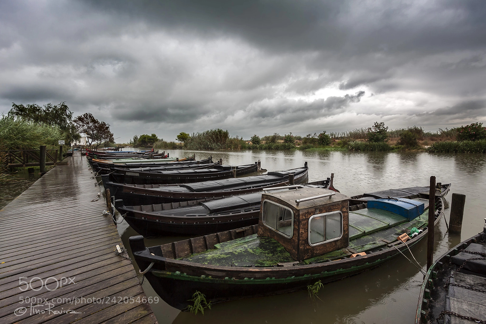 Canon EOS 50D sample photo. Llueve en el puerto photography