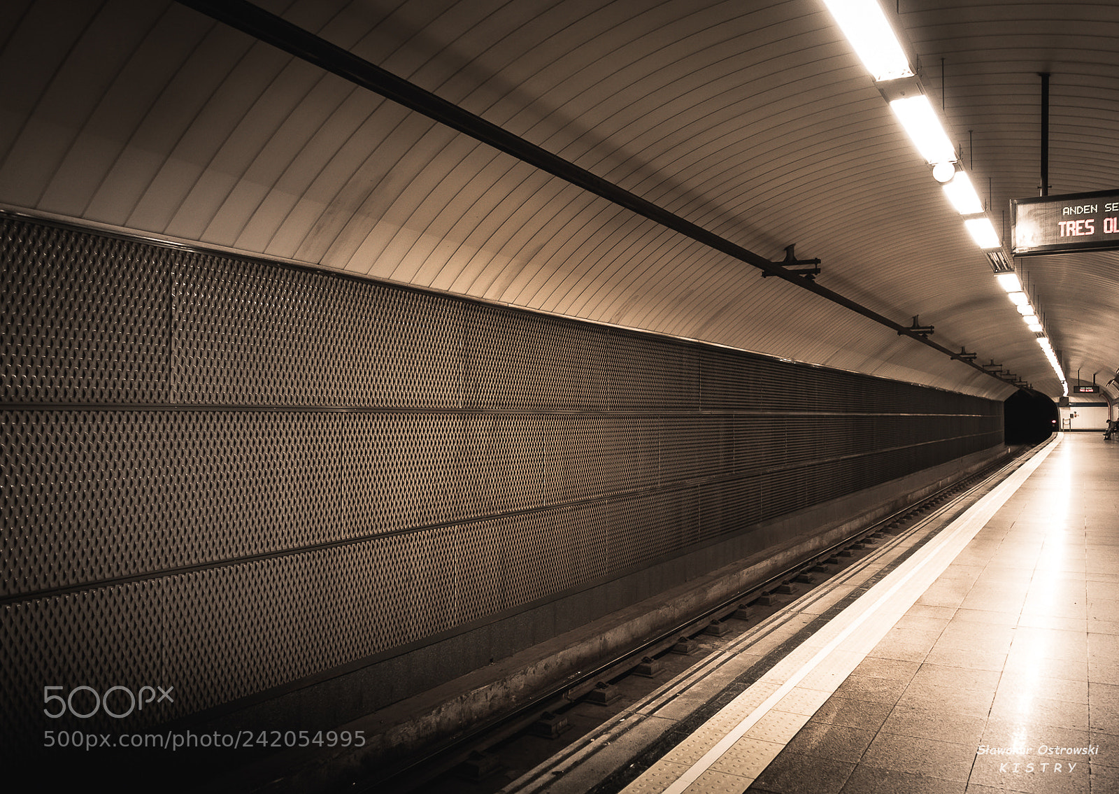 Sony Cyber-shot DSC-RX100 III sample photo. Metro station photography