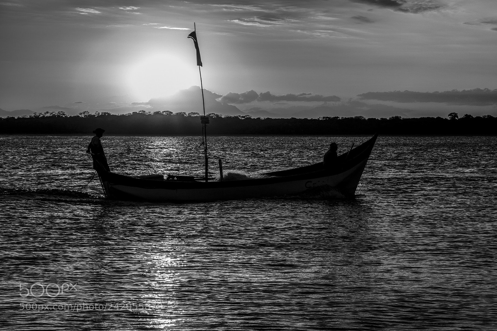 Canon EOS 700D (EOS Rebel T5i / EOS Kiss X7i) sample photo. Boat on sunset photography