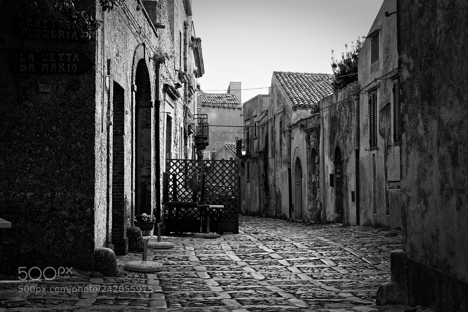 Canon EOS 6D + Canon EF 24-105mm F4L IS USM sample photo. Streets of erice 1 photography