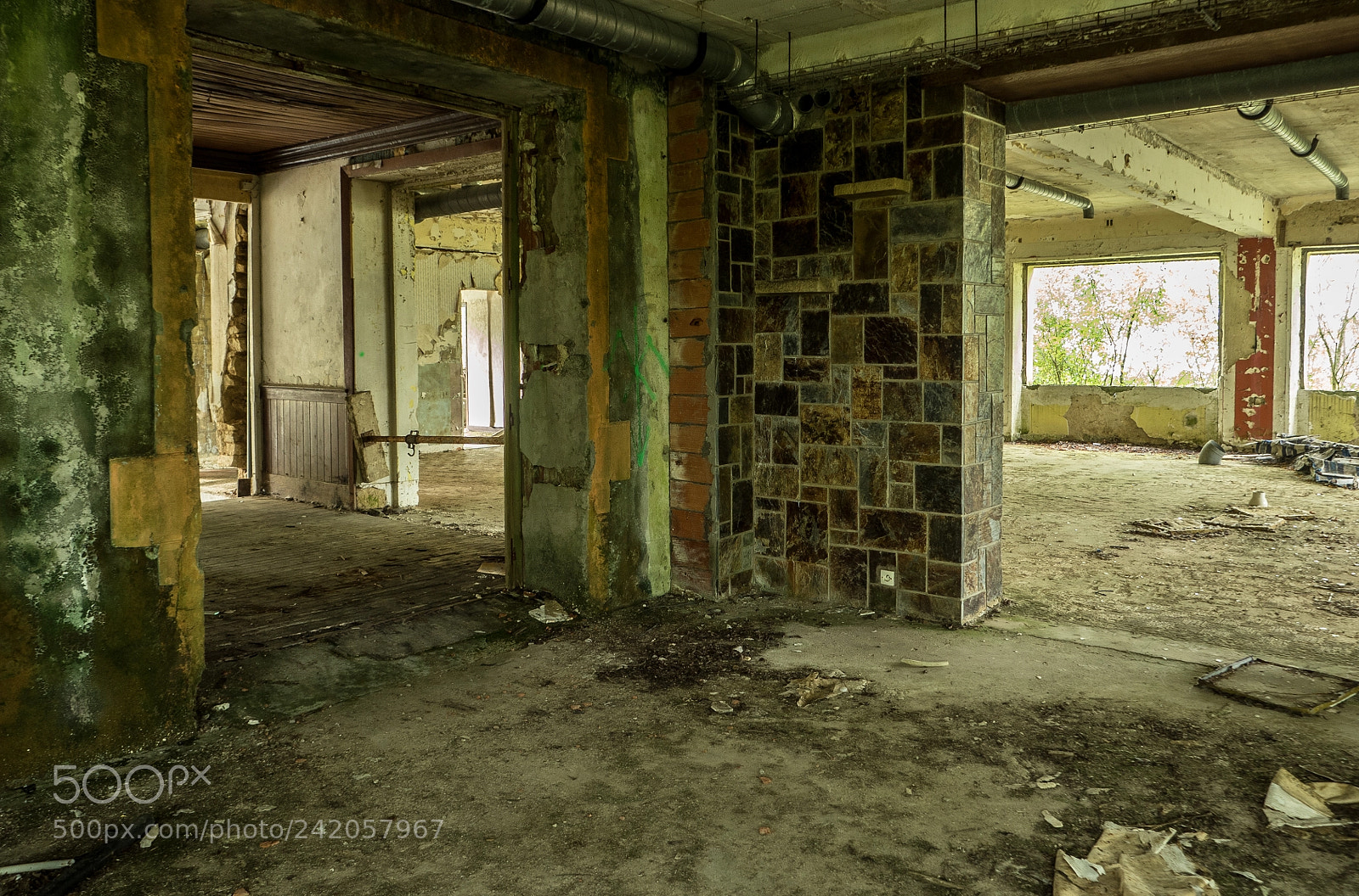 Olympus OM-D E-M5 II sample photo. Hotel abandonné photography