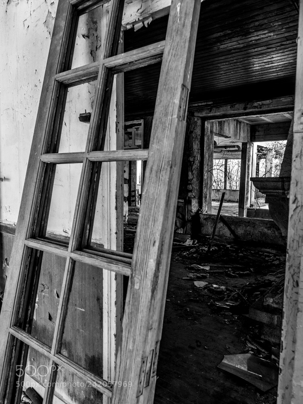 Olympus OM-D E-M5 II sample photo. Hotel abandonné photography