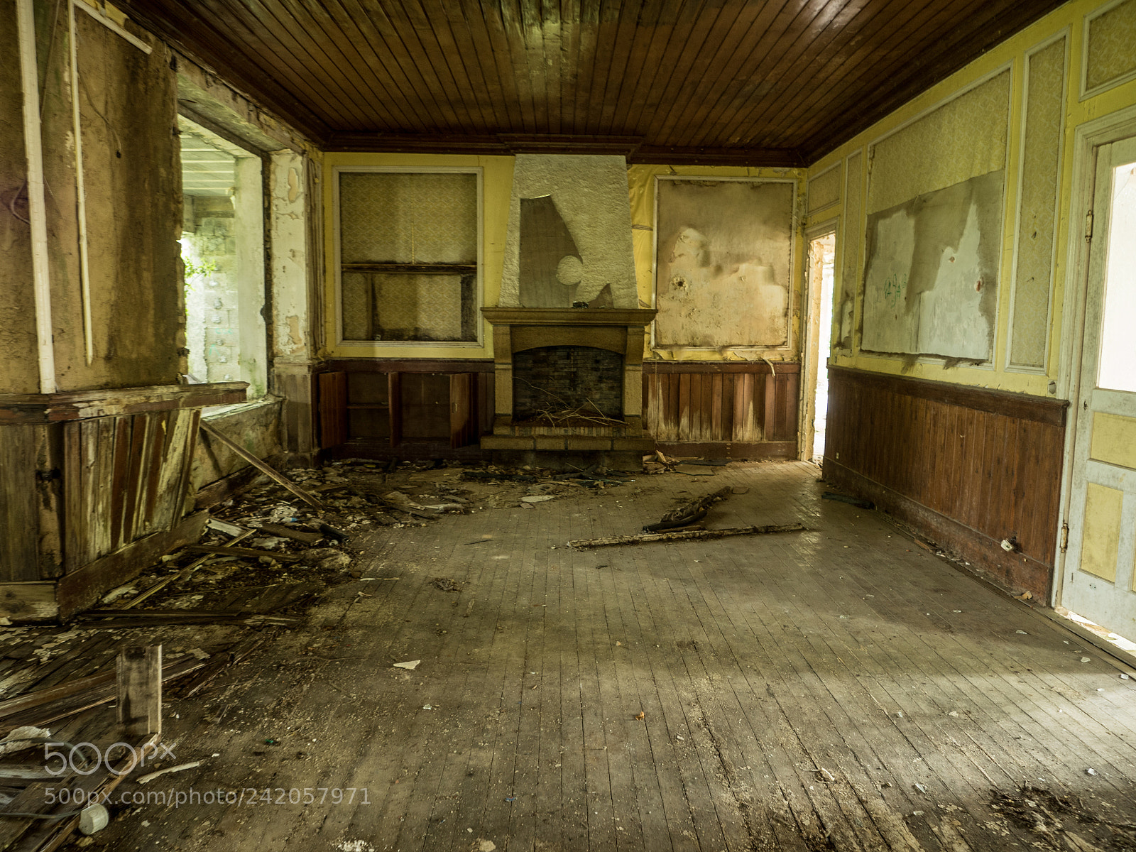 Olympus OM-D E-M5 II sample photo. Hotel abandonné photography