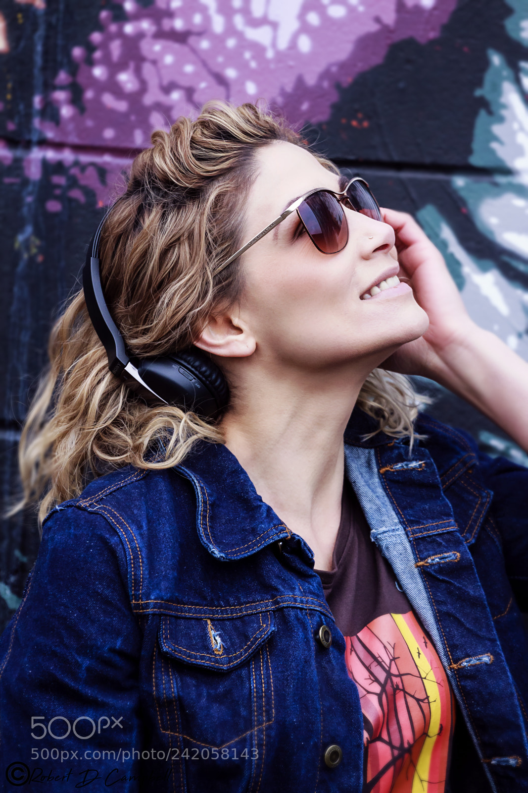 Canon EOS 50D sample photo. Andreea listening. photography