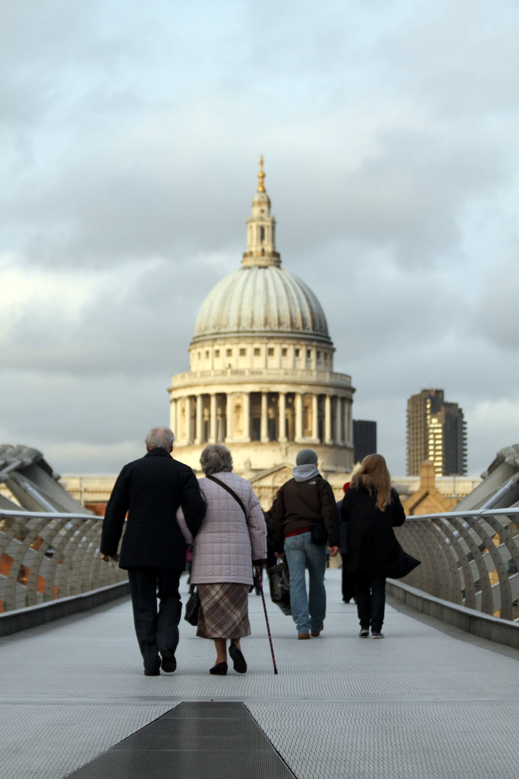 Canon EF 70-300mm F4-5.6 IS USM sample photo. Old and young on there way to st. pauls photography