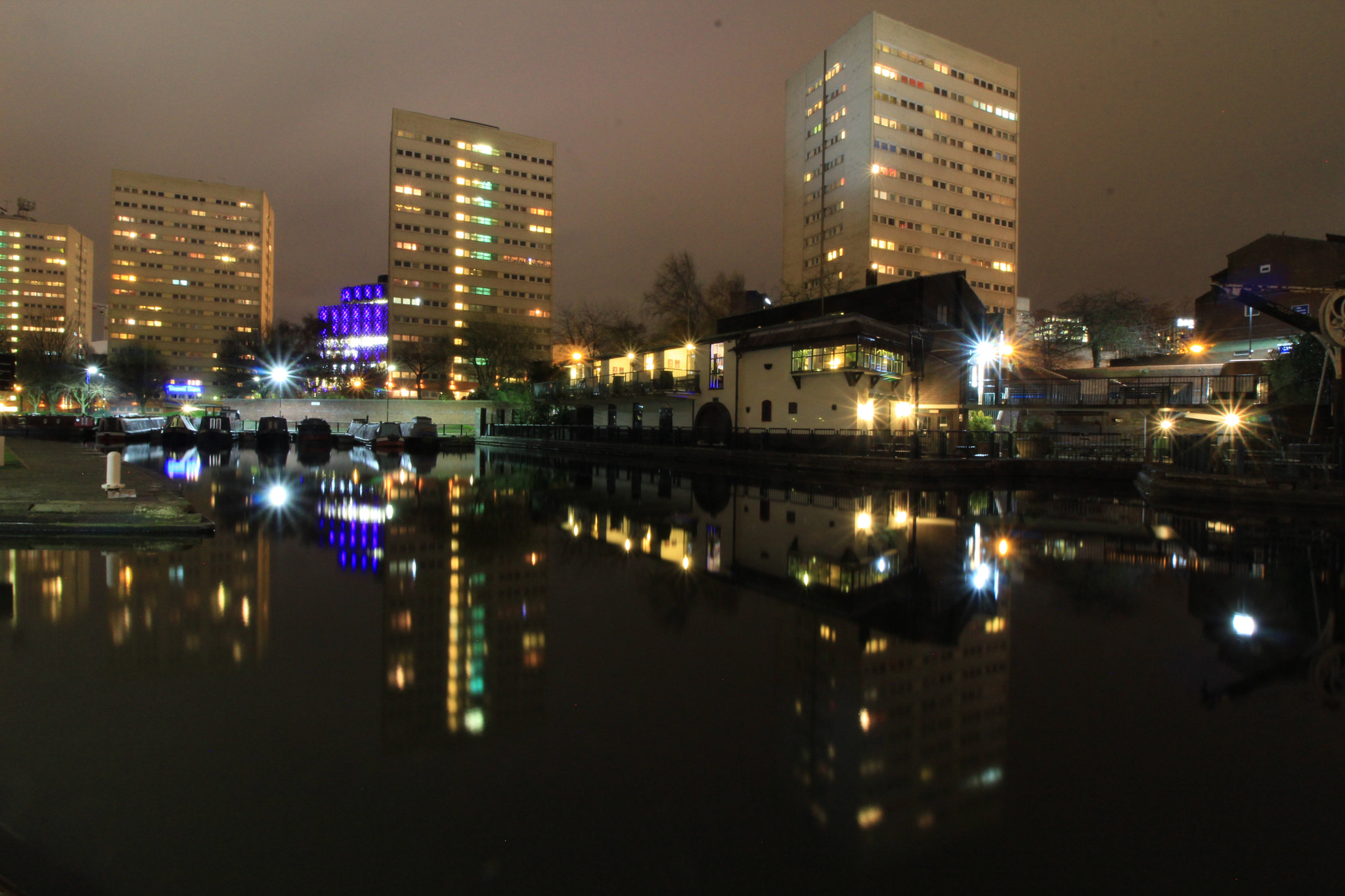 Canon EOS 1300D (EOS Rebel T6 / EOS Kiss X80) sample photo. Canals at night photography