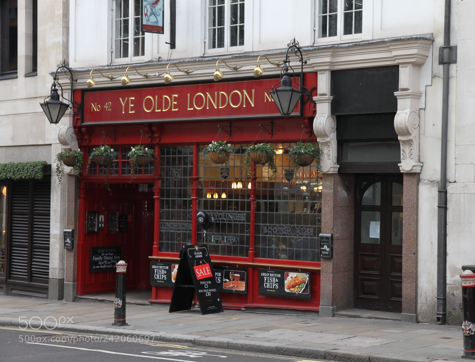 Canon EOS 7D sample photo. The old london shop photography