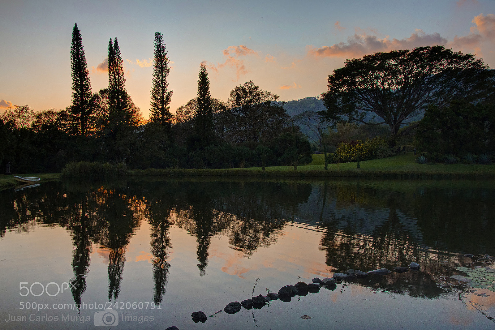 Canon EOS 550D (EOS Rebel T2i / EOS Kiss X4) sample photo. Sunset pool photography