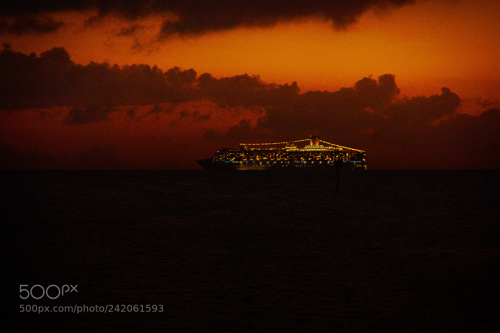 Canon EF-S 18-200mm F3.5-5.6 IS sample photo. Cruise ship at key photography
