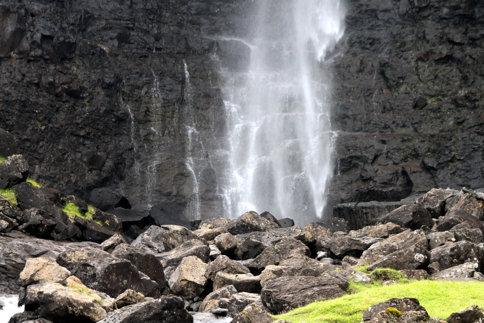 Canon EF 70-300mm F4-5.6 IS USM sample photo. Iceland unknown small waterfall photography