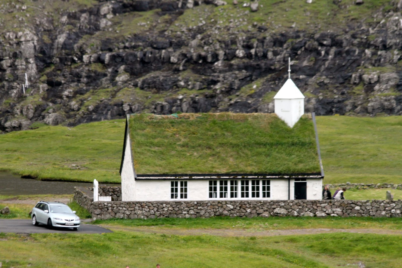 Canon EF 70-300mm F4-5.6 IS USM sample photo. Iceland church photography