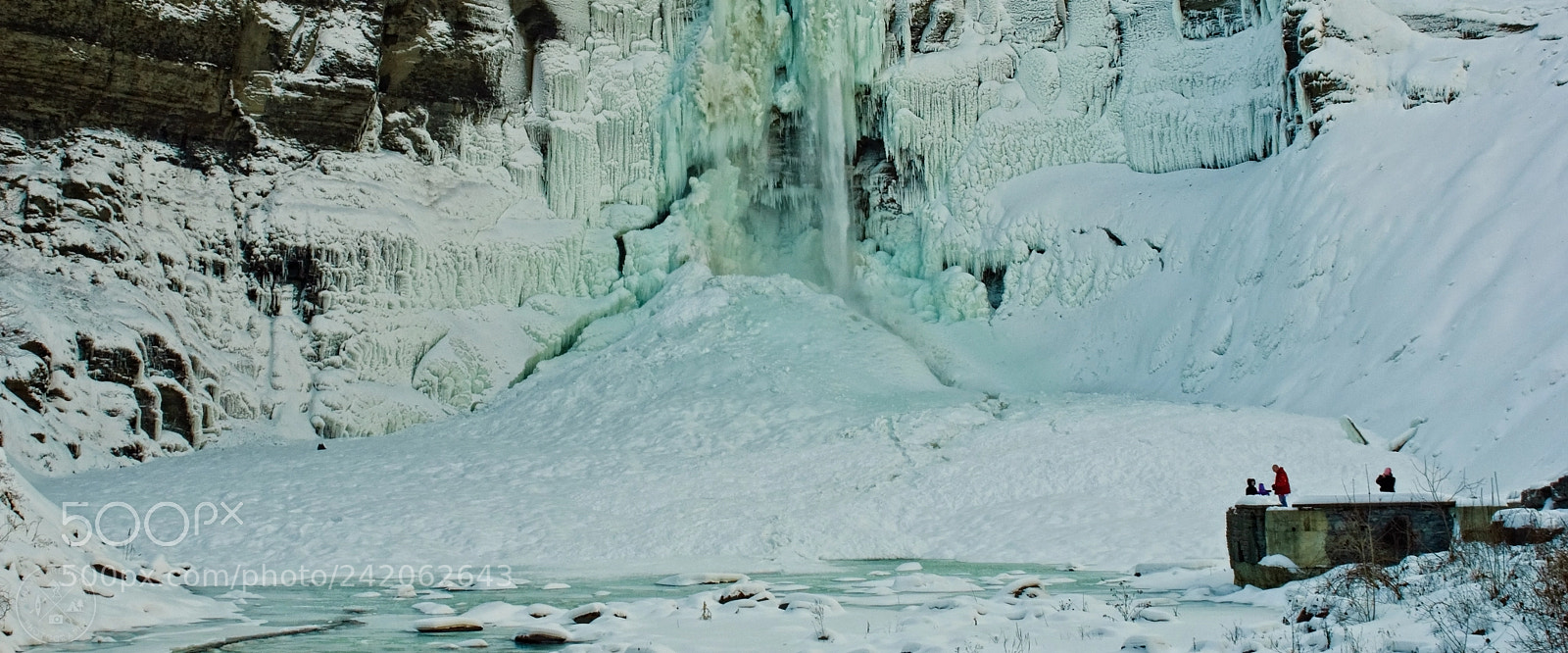 Nikon D80 sample photo. Taughannock ice photography