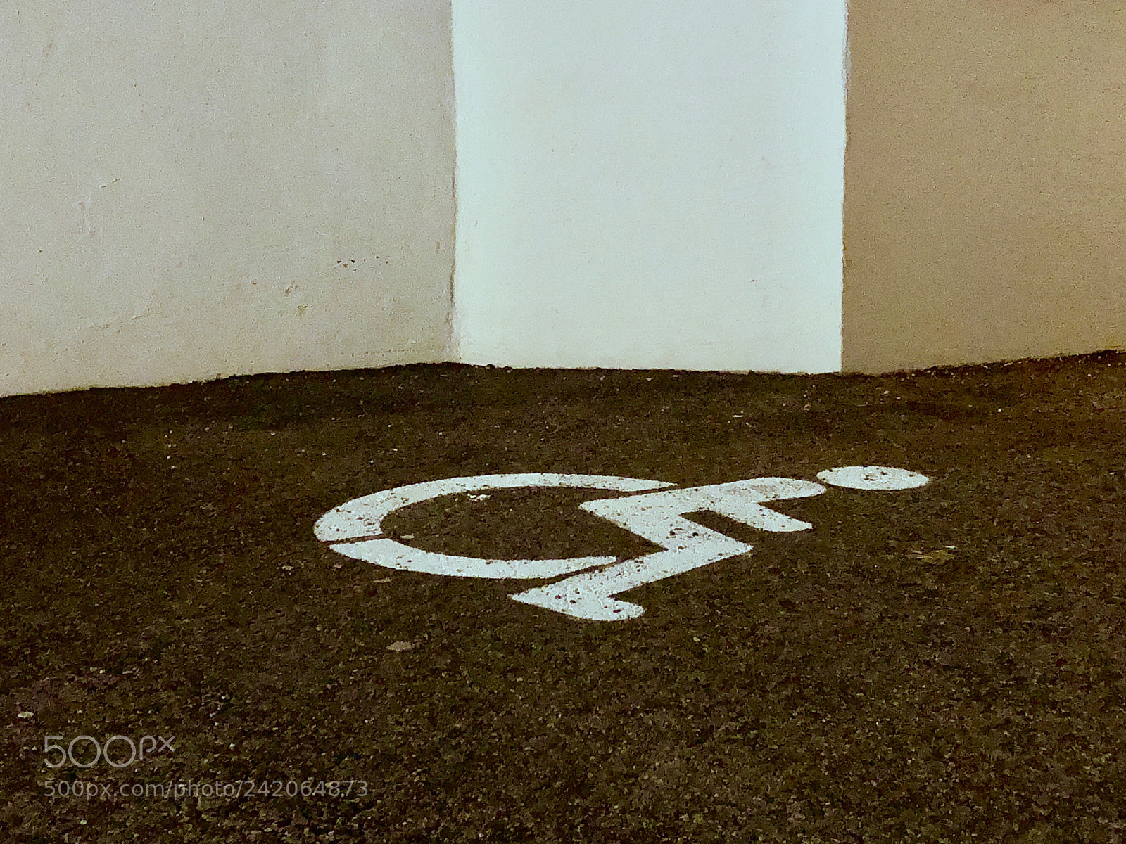 Apple iPhone 8 Plus sample photo. Stuck on the street photography