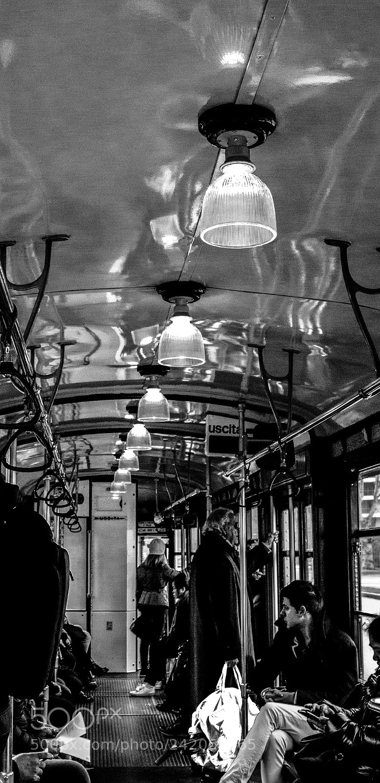 Canon EOS 1200D (EOS Rebel T5 / EOS Kiss X70 / EOS Hi) sample photo. Tram black n white photography
