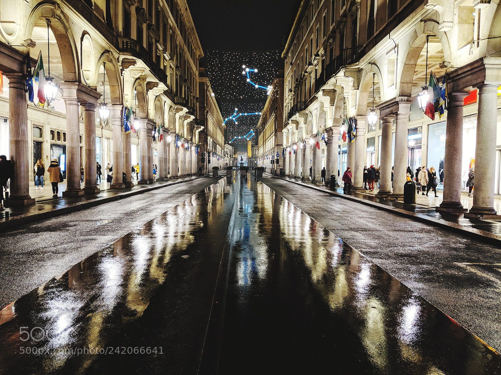 Google Pixel 2 XL sample photo. Reflections in via roma photography
