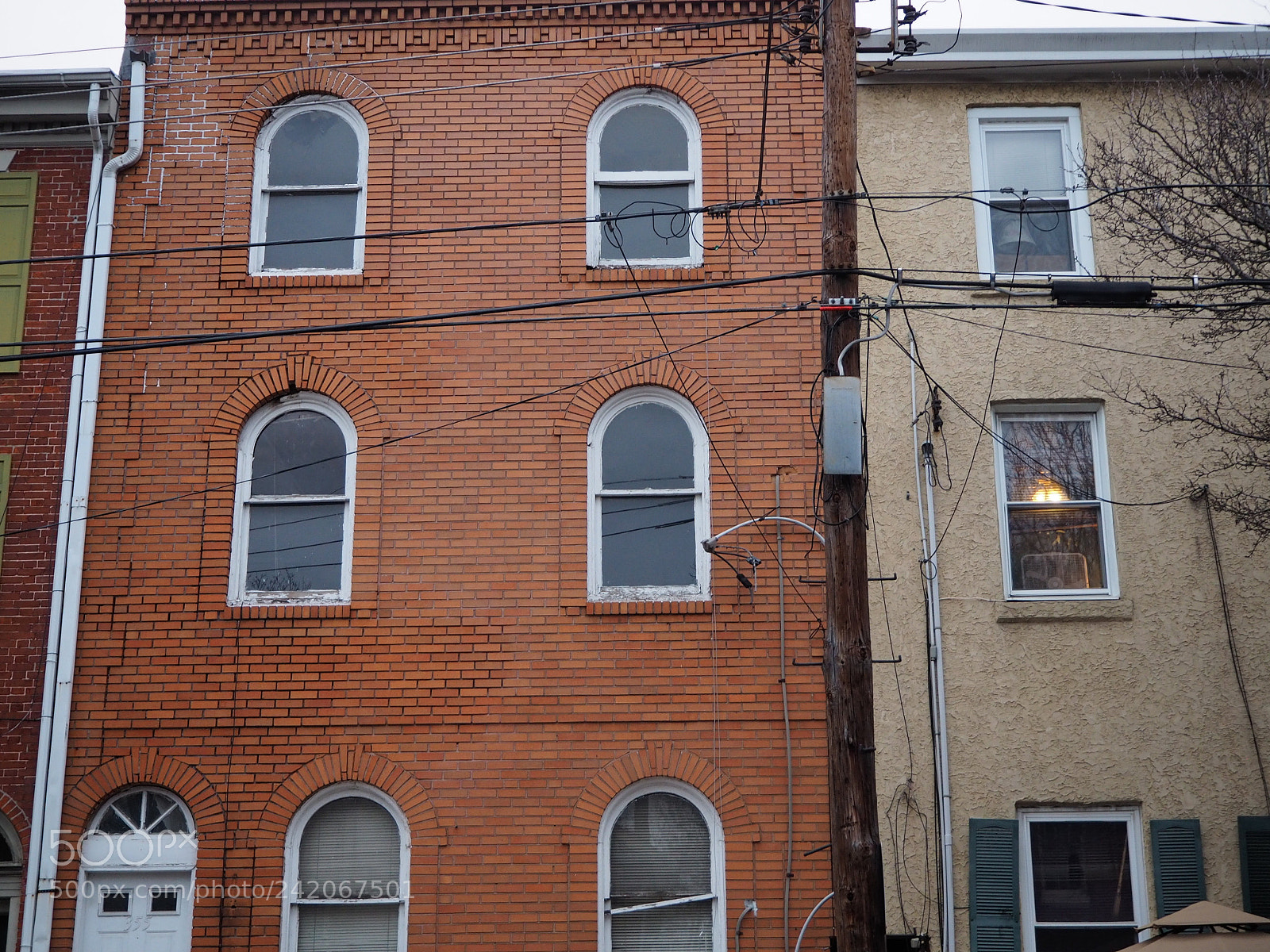 Olympus OM-D E-M10 II sample photo. Windows, bricks and stucco photography