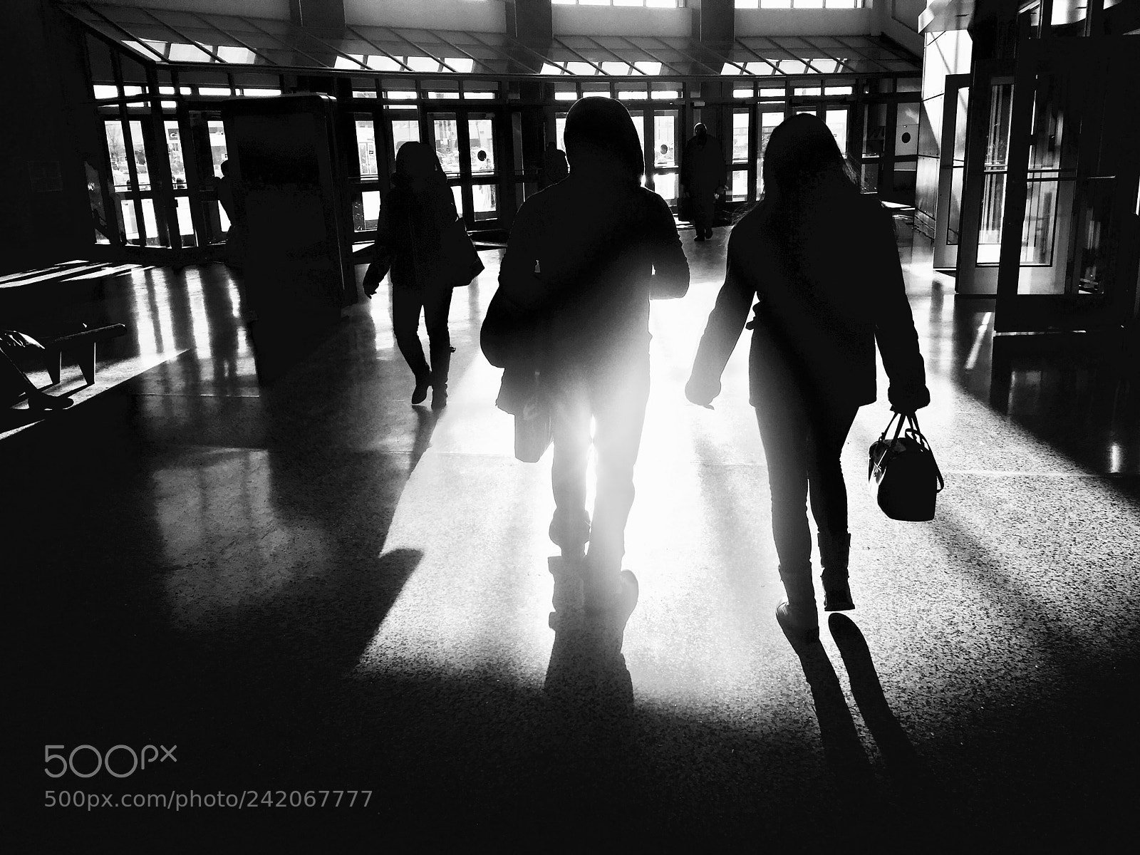 Apple iPhone 6 Plus sample photo. “sunsplashed shoppers” photography