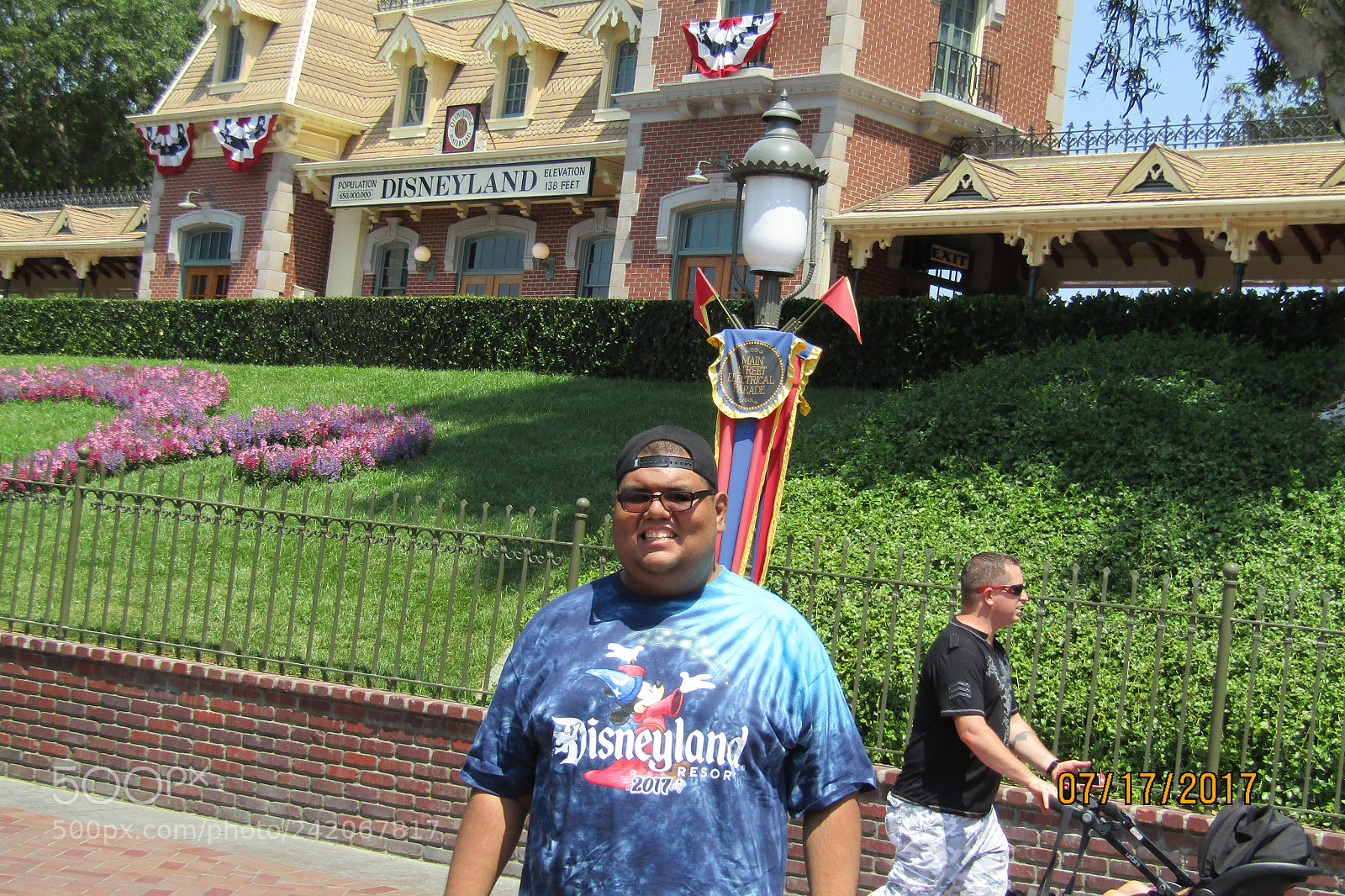 Canon PowerShot SX410 IS sample photo. We went to disneyland () photography
