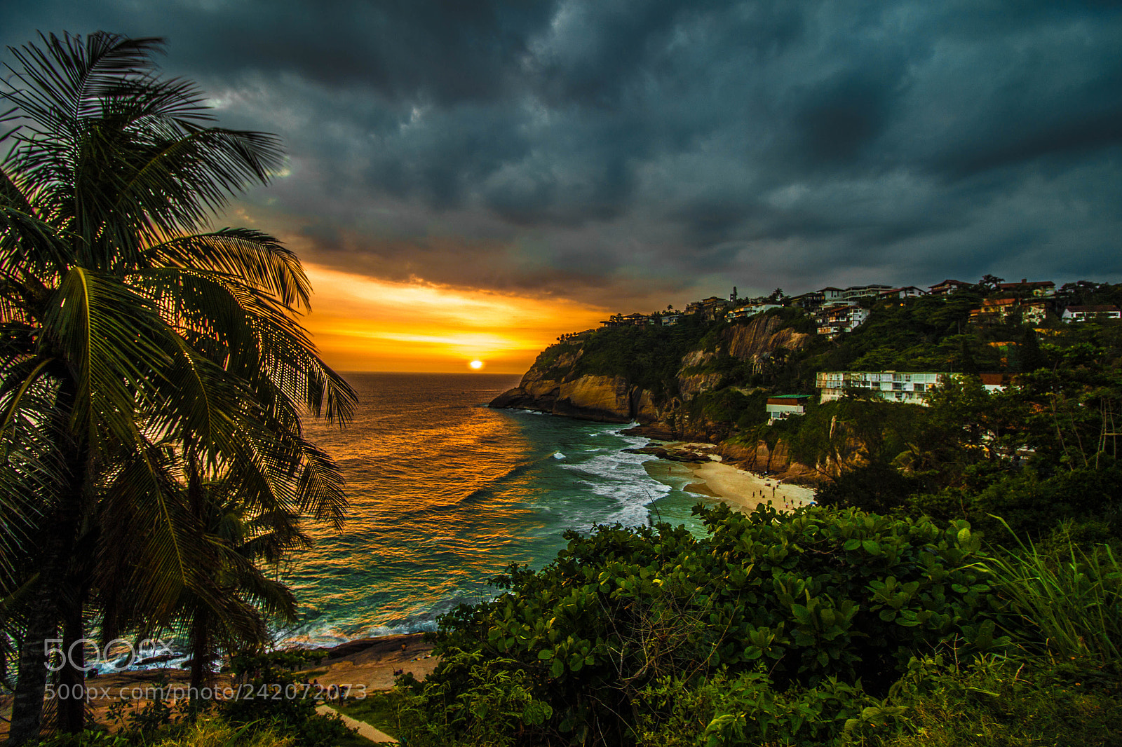 Canon EOS 700D (EOS Rebel T5i / EOS Kiss X7i) sample photo. Joatinga's beach photography