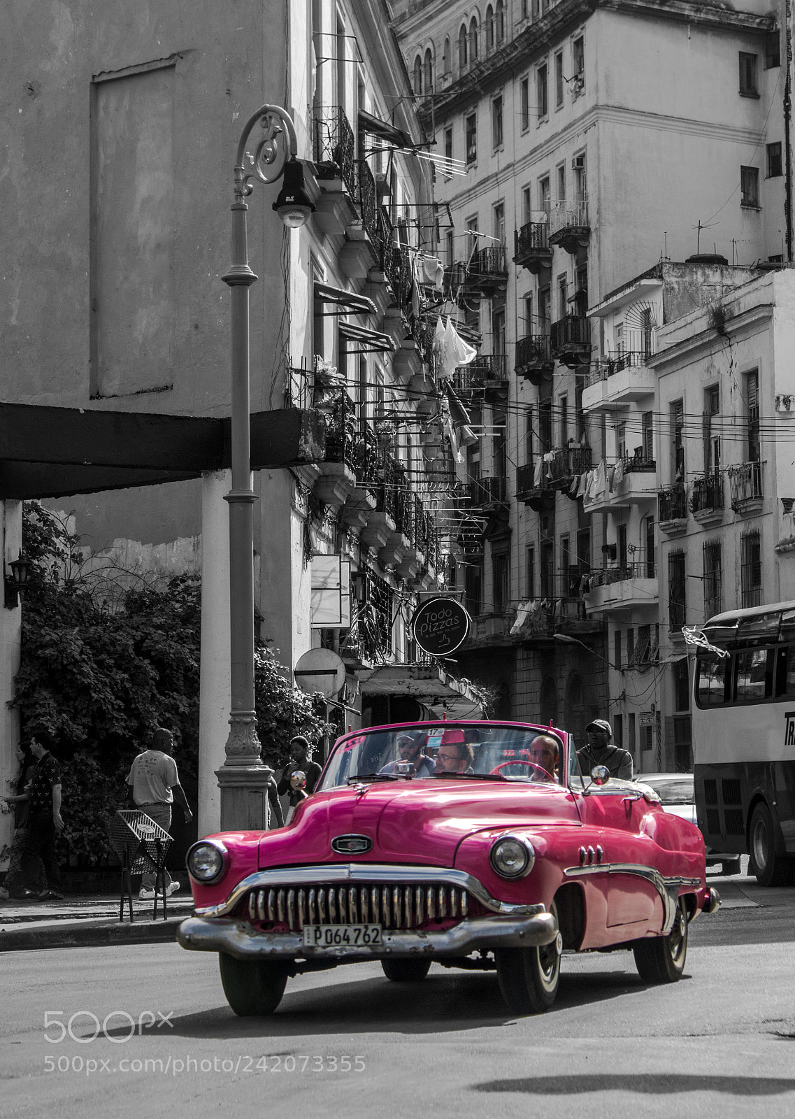 Canon EOS 750D (EOS Rebel T6i / EOS Kiss X8i) sample photo. Pink car photography