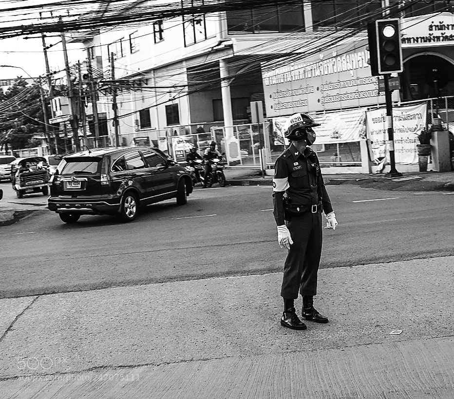Olympus OM-D E-M10 III sample photo. Policeman... photography
