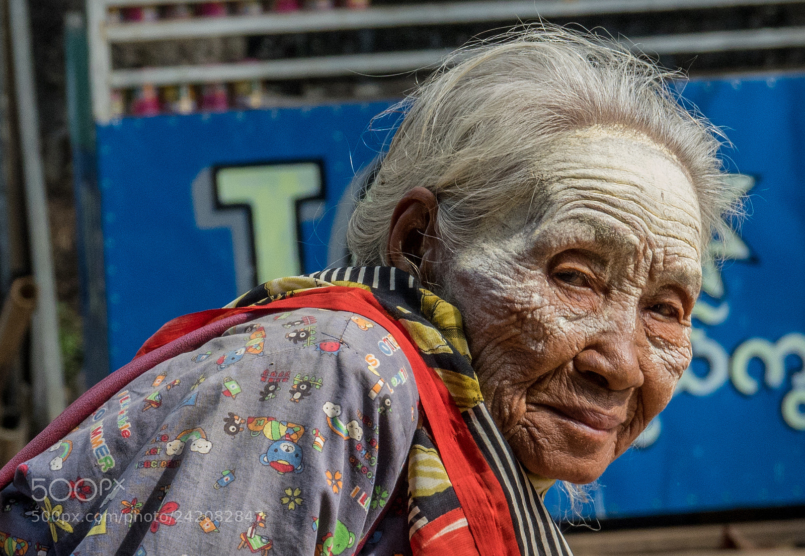 Sony Cyber-shot DSC-RX10 III sample photo. Traces of poverty. myanmar photography