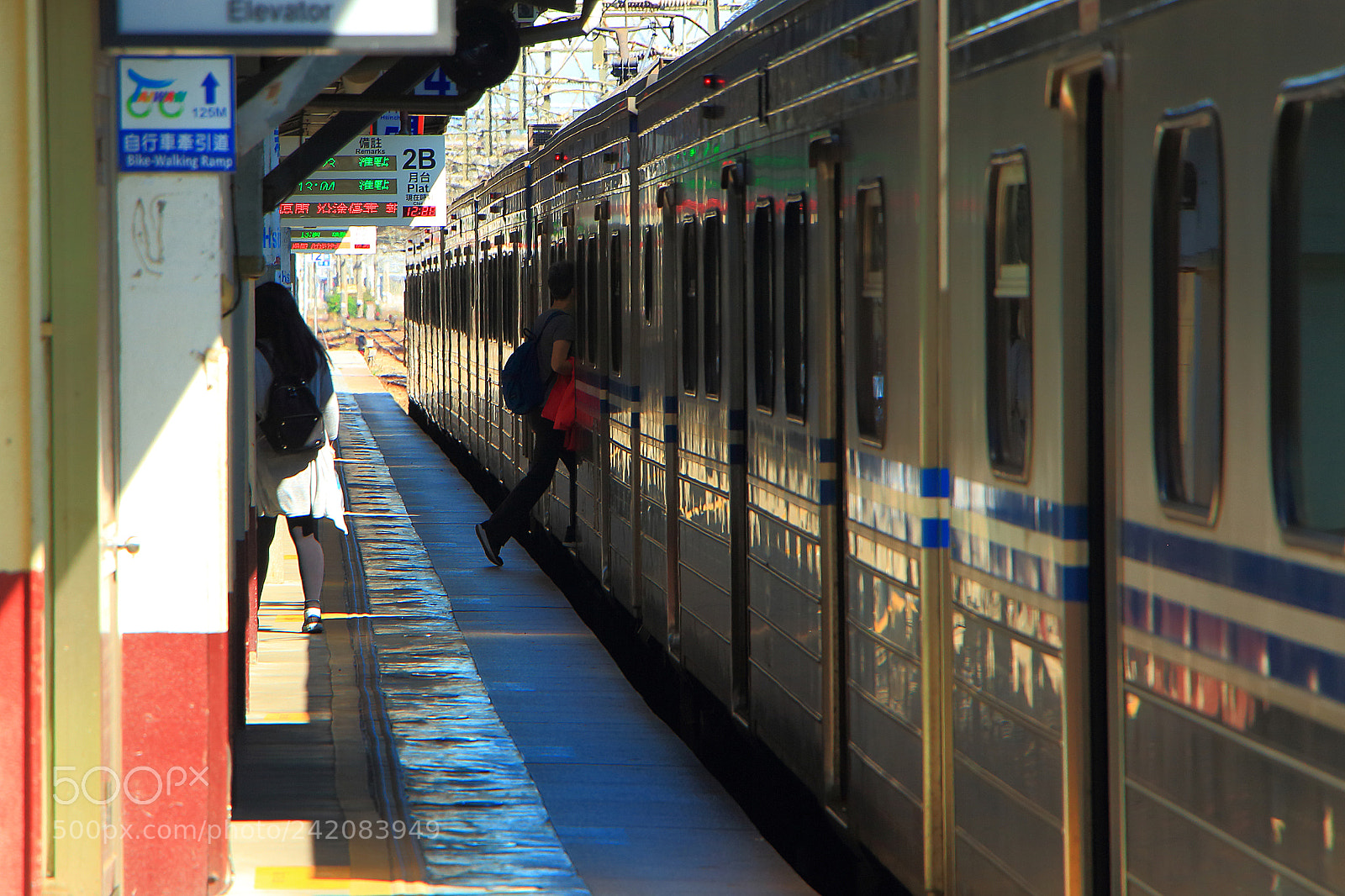 Canon EOS 650D (EOS Rebel T4i / EOS Kiss X6i) sample photo. #commuters photography