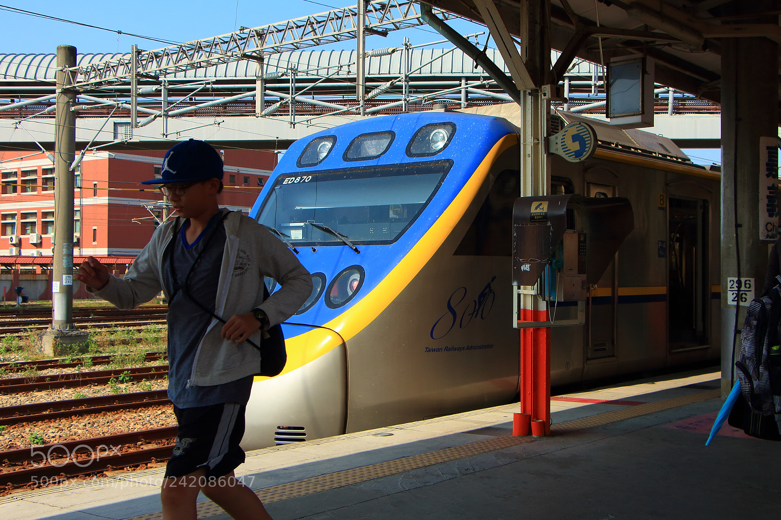 Canon EOS 650D (EOS Rebel T4i / EOS Kiss X6i) sample photo. #commuters photography
