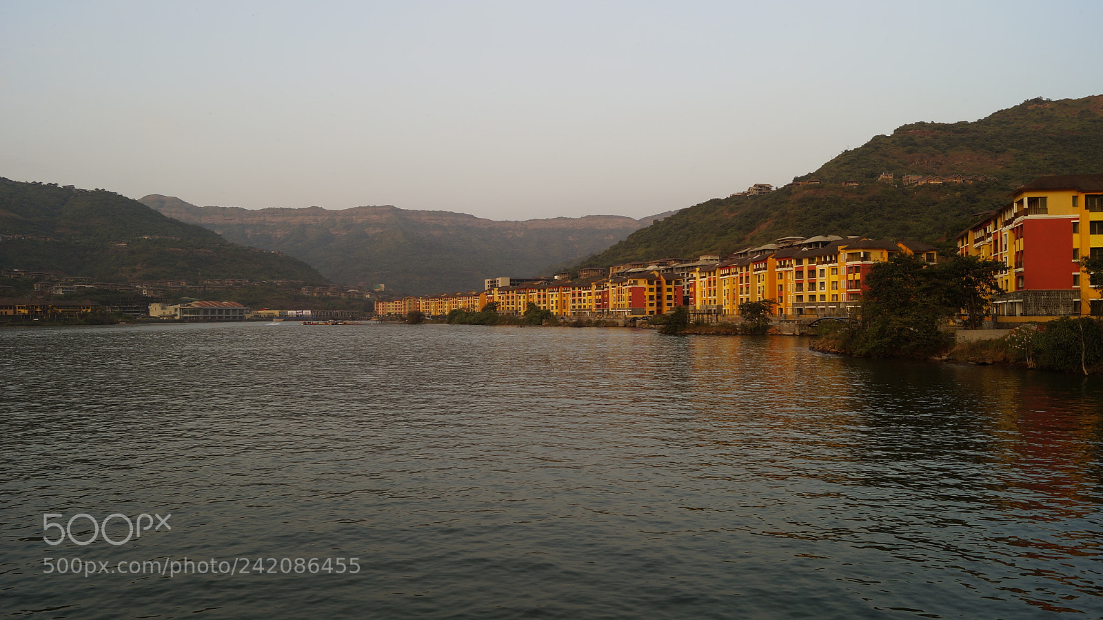 Sony SLT-A57 sample photo. City on the lake photography