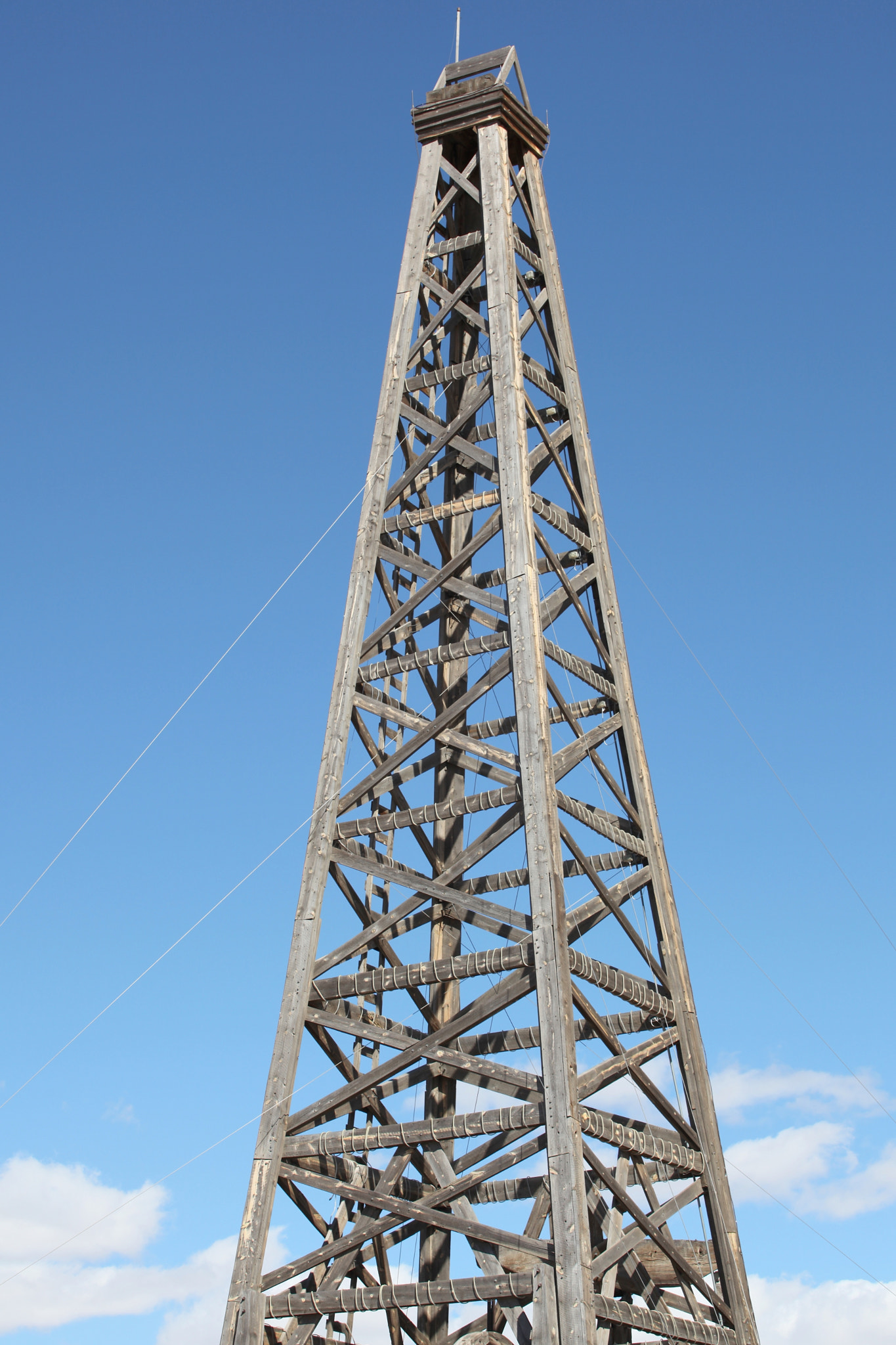 Canon EF 70-200mm F4L USM sample photo. Wooden oil rig. photography