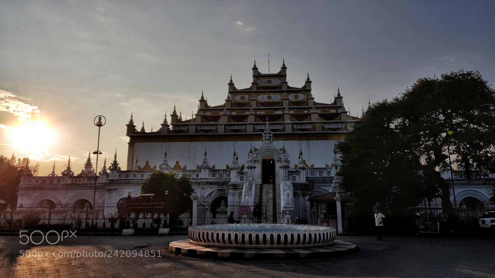 Samsung Galaxy Note5 sample photo. Sunset on pagoda photography