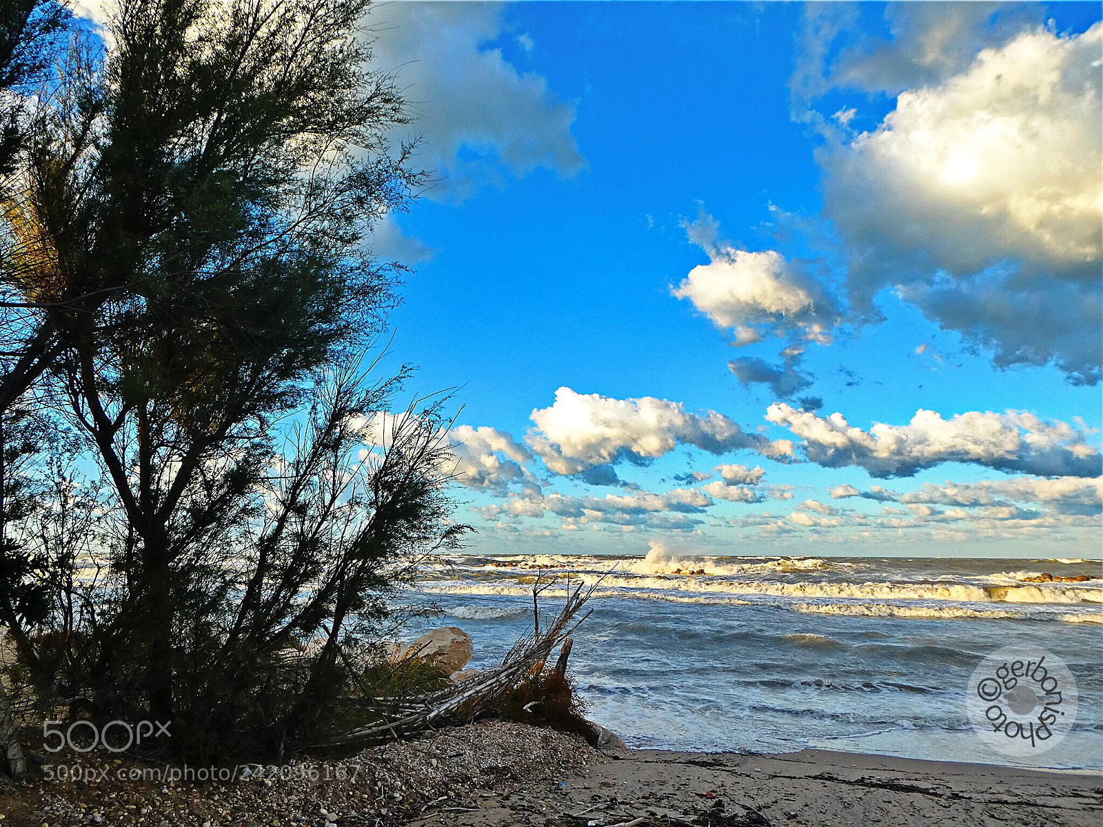 Panasonic Lumix DC-ZS70 (Lumix DC-TZ90) sample photo. Rough sea and clouds photography